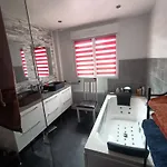 Semesterbostad Maison Accueillante Pres D'estree-blanche Avec Terrasse *