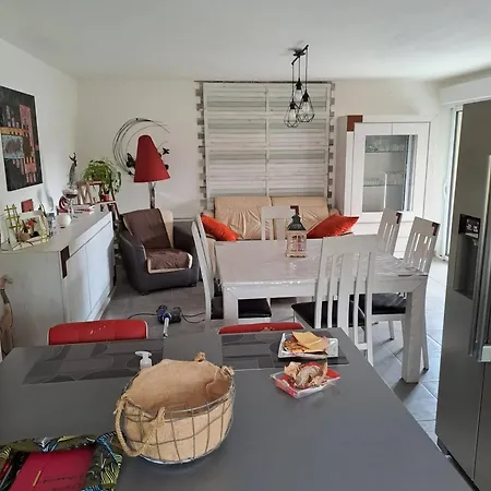 Maison Accueillante Pres D'estree-blanche Avec Terrasse